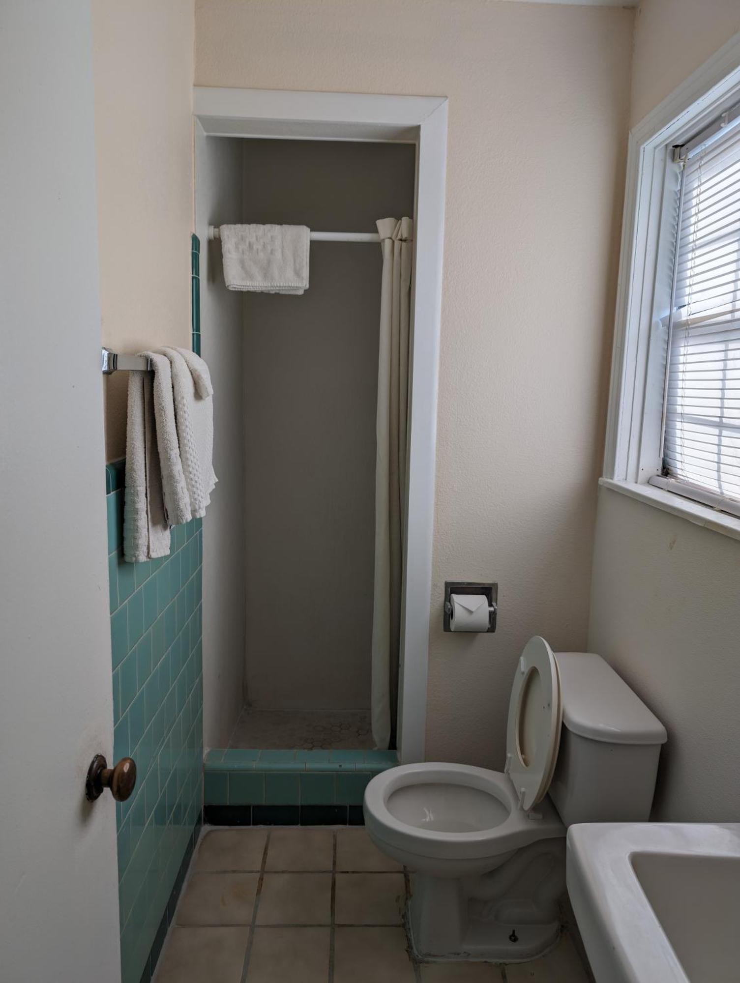 Economy Inn קינגסוויל מראה חיצוני תמונה