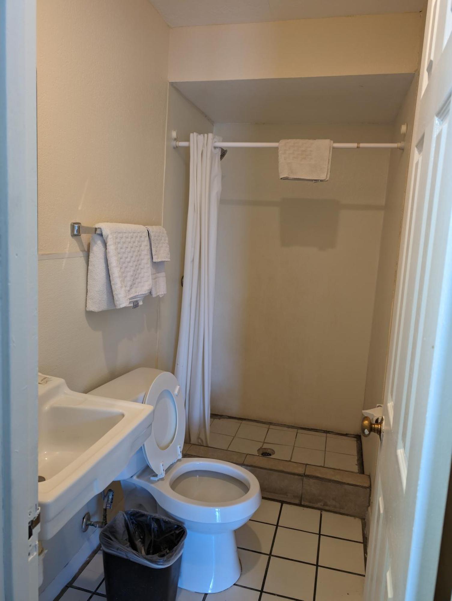 Economy Inn קינגסוויל מראה חיצוני תמונה